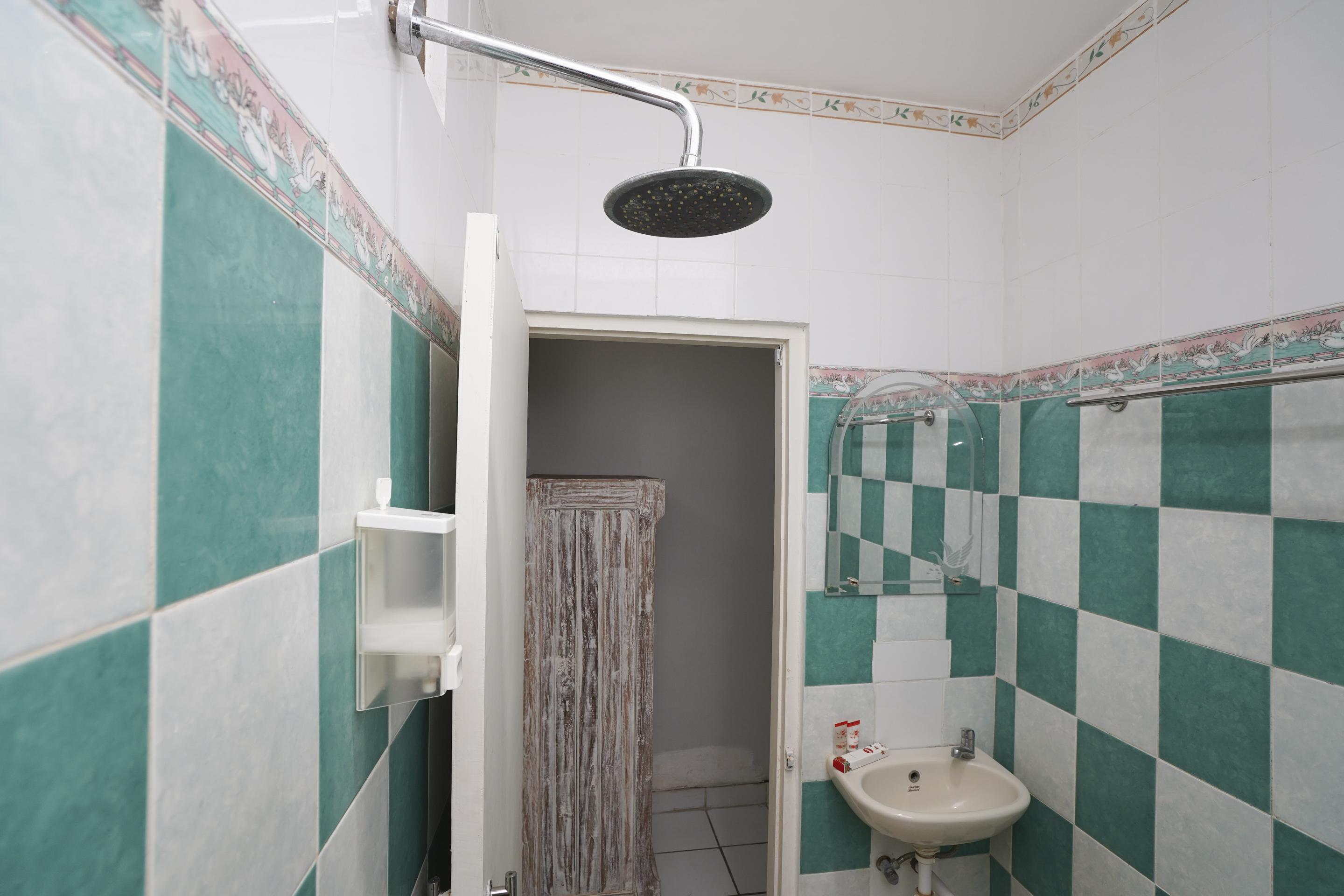 Oyo 1934 Sedana Inn Кута Экстерьер фото